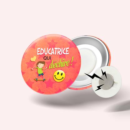 Badge Éducatrice qui déchire 010