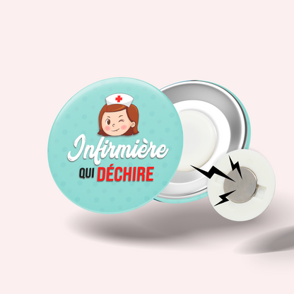 Badge Infirmière qui déchire 003