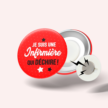 Badge Infirmière qui déchire 004