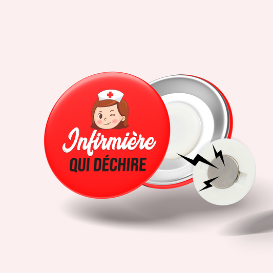 Badge Infirmière qui déchire 012